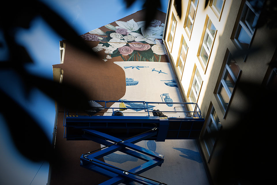 POSITIVE-PROPAGANDA<br>x<br>ESCIF