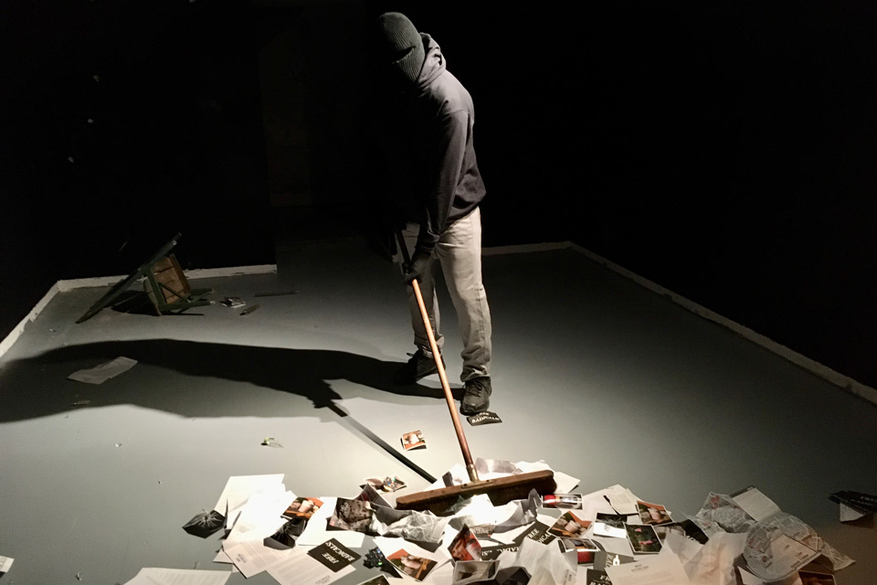 COVID-19<br>präsentiert<br>LOCKDOWN